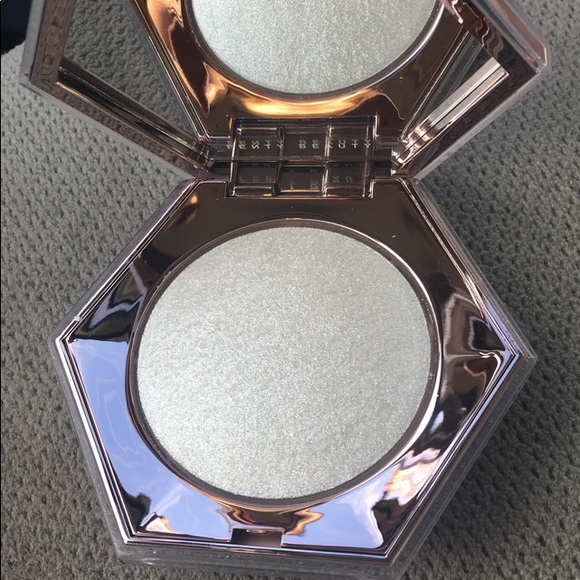 Fenty Beauty Other - Fenty highlighter Fenty Beauty Other - Fenty highlighter